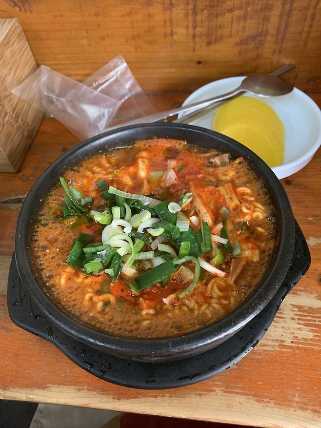 KakaoTalk_20250325_143548701.jpg 스트레스 받을때는 엄청 매운 뚝배기 라면!!