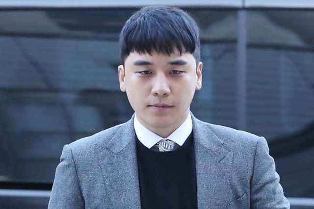 그룹 빅뱅 출신 승리가 구속 전 피의자 심문을 받기 위해 2020년 1월 13일 서울 서초구 서울중앙지법에 출석하고 있다. 연합뉴스