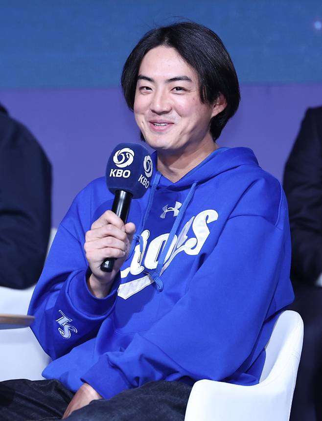 <yonhap photo-3167="">(서울=연합뉴스) 김인철 기자 = 삼성 구자욱이 20일 서울 송파구 롯데호텔월드에서 열린 2025 신한 SOL Bank KBO 프로야구 개막 미디어데이에서 이번 시즌 각오를 밝히고 있다. <저작권자 ⓒ 1980-2025 ㈜연합뉴스. 무단 전재 재배포 금지, AI 학습 및 활용 금지></yonhap>