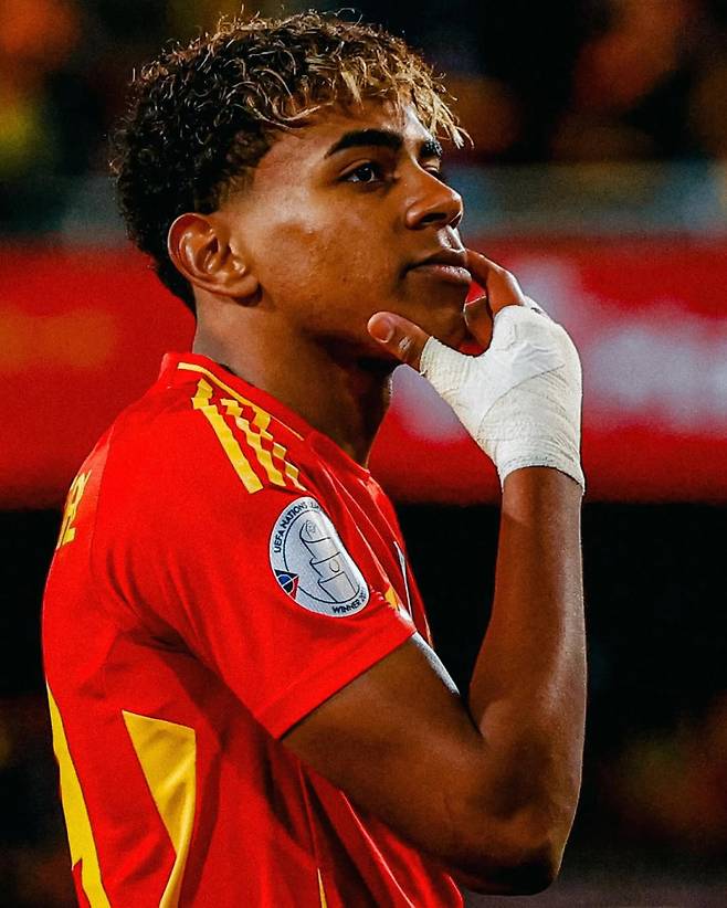 스페인 야말이 24일 네덜란드와의 2024~25 UNL 8강 2차전 승리 뒤 게시한 사진. 사진=야말 SNS