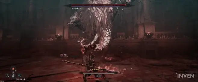 ▲ 보스의 패턴에 따라 대응법이 달라집니다. 일부 패턴에서 직전 가드에 성공하면 빈틈이 생기기도 하죠