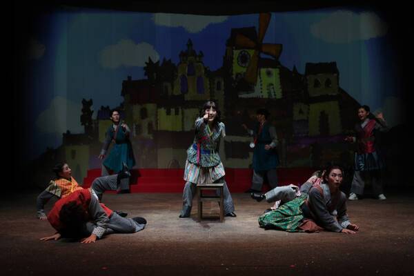 수원시립공연단의 가족 뮤지컬 ‘신데룰라 이야기’ 공연 장면. 공연단 제공