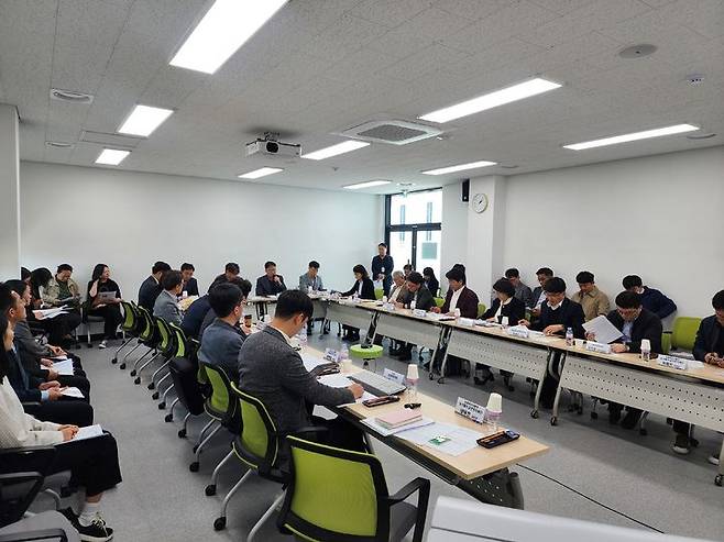 농림축산식품부가 24일 첫 기후변화 대응 현장 포럼을 열고 농림위성과 드론이 촬영한 원격탐사자료를 활용해 작물 생산량 예측에 정확도를 모색했다고 25일 밝혔다. (사진 = 농식품부 제공) 2025.03.24.  *재판매 및 DB 금지