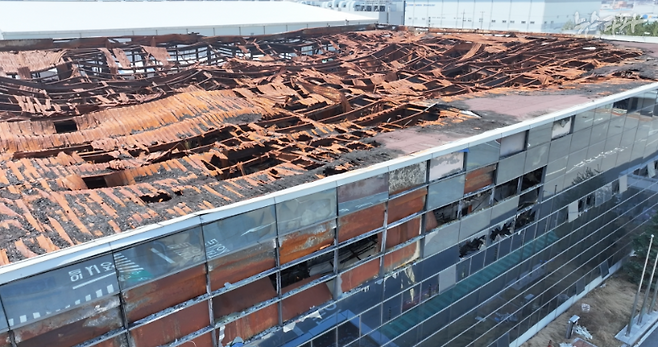 경북 구미시 ‘한국옵티칼하이테크’ 공장. 2022년 10월 4일 발생한 화재로 공장이 전소됐다.&nbsp;