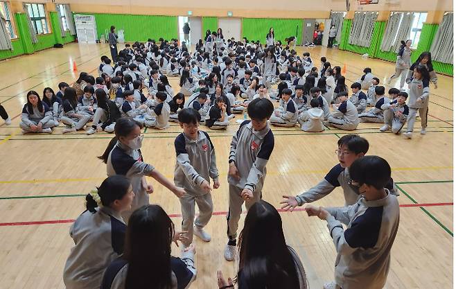 안골포중학교 제공