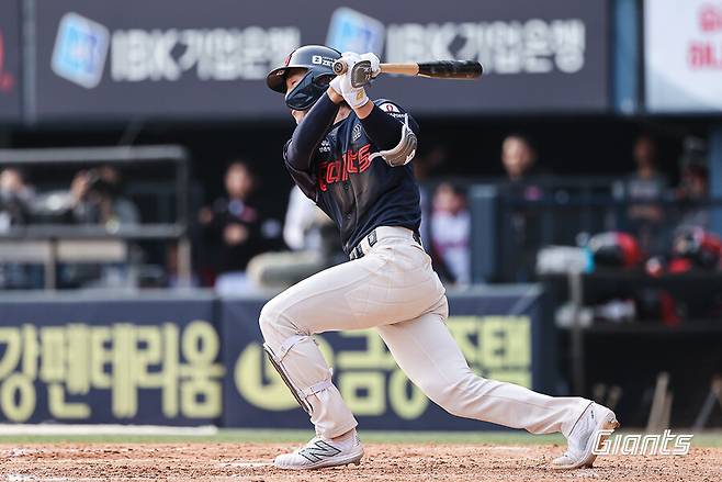 ▲ 25일 인천 SSG전에 선발 유격수로 출전하는 전민재 ⓒ롯데자이언츠