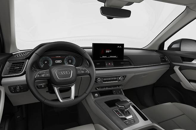 아우디 Q5 TFSI e 실내