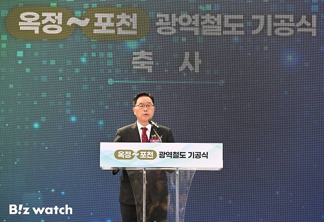 강수현 양주시장이 26일 오후 경기 양주시 옥정호수공원에서 열린 옥정-포천 광역철도 기공식에 참석해 축사를 하고 있다./사진=이명근 기자 qwe123@