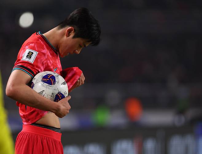 20일 경기도 고양종합운동장에서 열린 2026 북중미 월드컵 아시아 3차 예선 B조 7차전 대한민국과 오만의 경기. 설영우가 스로인을 준비하고 있다. 사진=연합뉴스