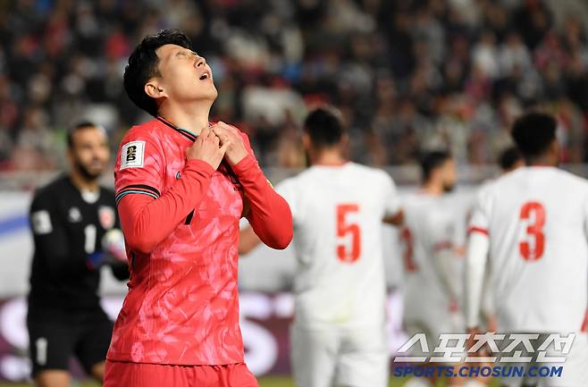 25일 수원월드컵경기장 열린 2026 FIFA 북중미 월드컵 아시아지역 3차 예선 대한민국과 요르단의 경기. 역전골 찬스를 놓친 손흥민이 아쉬워하고 있다. 수원=박재만 기자 pjm@sportschosun.com/2025.03.25/