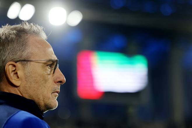 한국 국가대표팀을 이끌었던 파울루 벤투 아랍에미리트(UAE) 축구 대표팀 감독이 경질됐다. UAE축구협회는 26일(한국시각) '파울루 벤투 감독과 그의 코칭 스태프를 해임했다'고 발표했다. <저작권자 ⓒ연합뉴스. 무단 전재 재배포 금지, AI 학습 및 활용 금지>