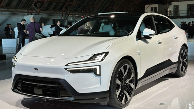 폴스타의 폴스타4 쿠페 전기차