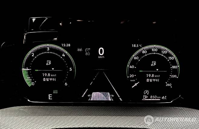 폭스바겐 골프 2.0 TDI는 일상 주행에서 인증 연비 이상의 연료 효율성을 보여 준다. (오토헤럴드 김흥식 기자)