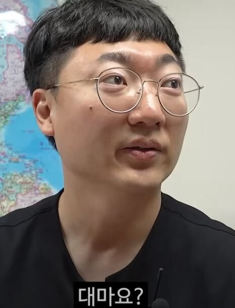 마약투약 조사받는 공무원.jpg