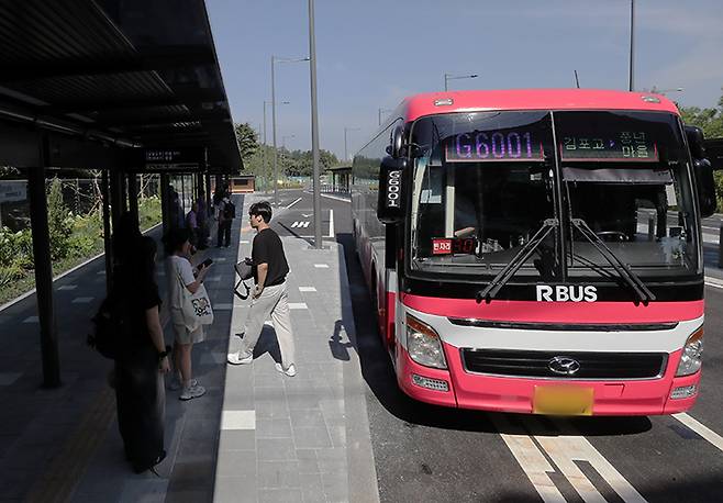 서울 영등포구 당산역 광역환승센터에서 시민들이 광역버스를 이용하고 있다. 2024.8.31. (ⓒ뉴스1, 무단 전재-재배포 금지)