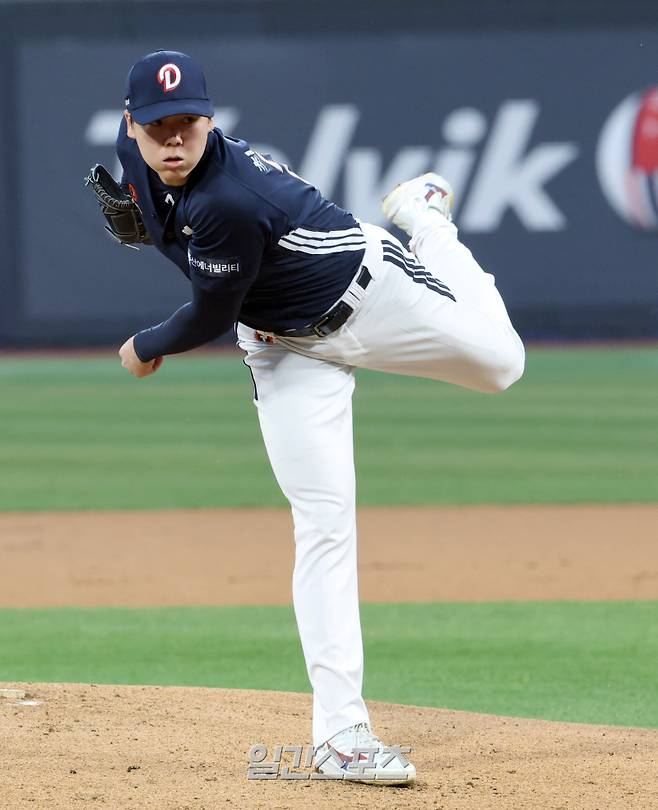 26일 오후 수원 KT위즈파크에서 열린 2025 프로야구 두산과 KT의 경기. 두산 선발 최승용이 힘차게 공을 던지고있다. 수원=정시종 기자 capa@edaily.co.kr /2025.03.26.