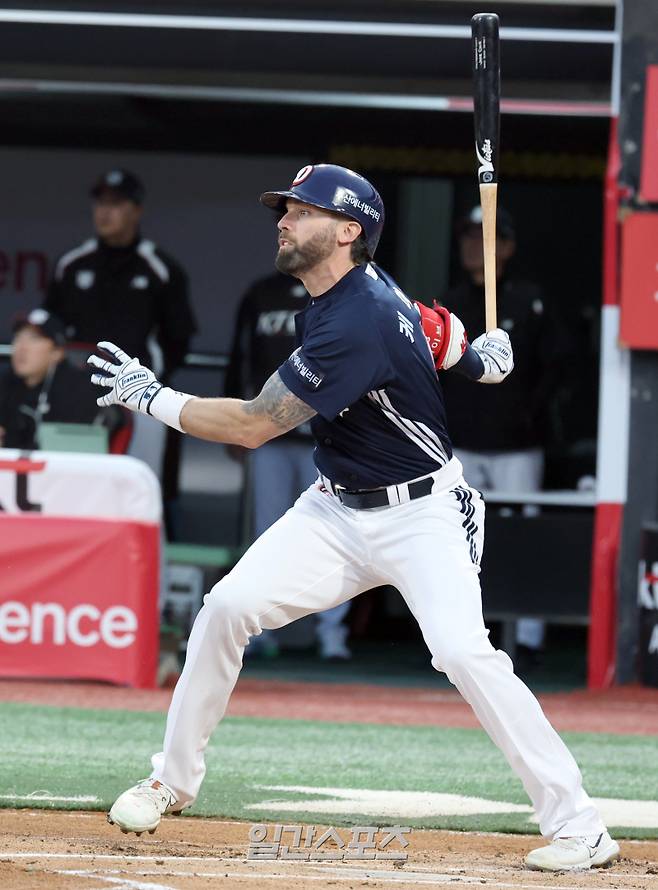 26일 오후 수원 KT위즈파크에서 열린 2025 프로야구 두산과 KT의 경기. 두산 케이브가 1회 1타점 2루타를 날리고있다. 수원=정시종 기자 capa@edaily.co.kr /2025.03.26.