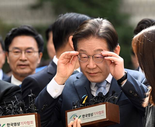 ▲ 더불어민주당 이재명 대표가 26일 서울 서초구 서울고등법원에서 열린 공직선거법 위반 혐의 항소심 선고 공판에 출석하고 있다. 사진공동취재단