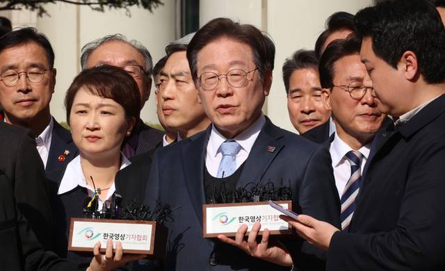 ▲ 더불어민주당 이재명 대표가 26일 서울고등법원에서 열린 공직선거법 위반 사건 항소심에서 무죄를 선고받은 뒤 입장을 밝히고 있다. 연합뉴스