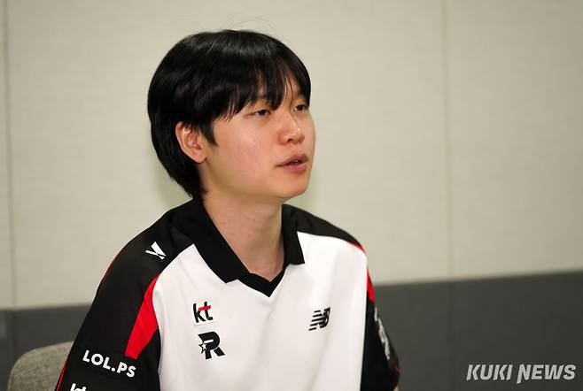 KT롤스터 소속 '비디디' 곽보성 선수가 21일 서울 영등포구 롤스터 사옥에서 쿠키뉴스와 인터뷰하고 있다. 유희태 기자