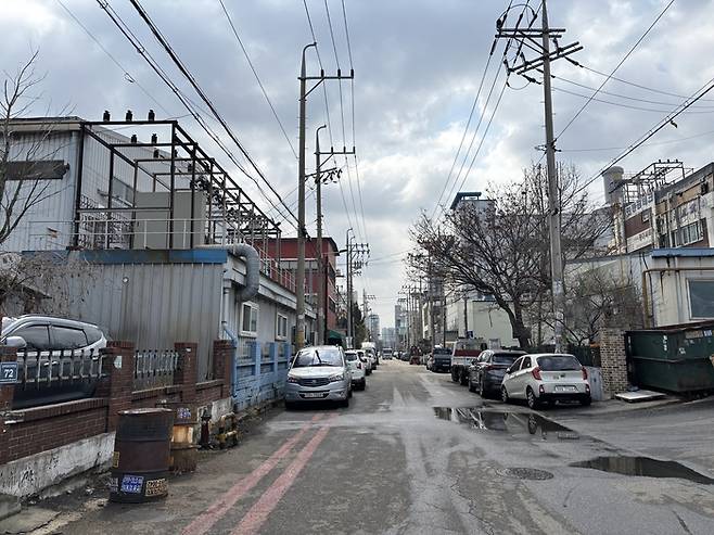 인천 남동구 고잔동 남동국가산업단지 모습. 평일 근무시간대 였음에도 오가는 트럭 없이 한산한 모습이었다. 인천 이윤식 기자