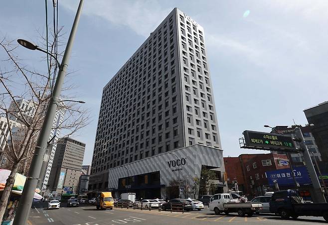 서울 중구 회현동 '보코 서울 명동' 호텔 전경. '티마크그랜드호텔 명동'이었던 이 건물은 오피스 개발이 무산된 후 리모델링돼 지난해부터 다시 호텔로 운영되고 있다. 한주형 기자