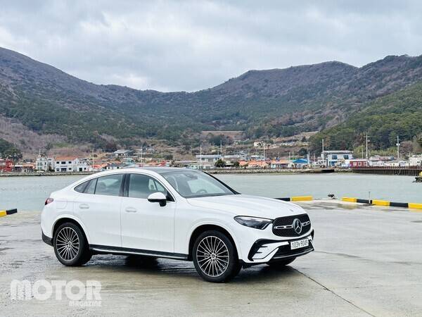 메르세데스-벤츠 GLC 300 4MATIC 쿠페 AMG 라인