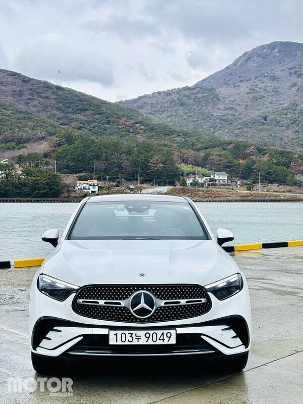 메르세데스-벤츠 GLC 300 4MATIC 쿠페 AMG 라인