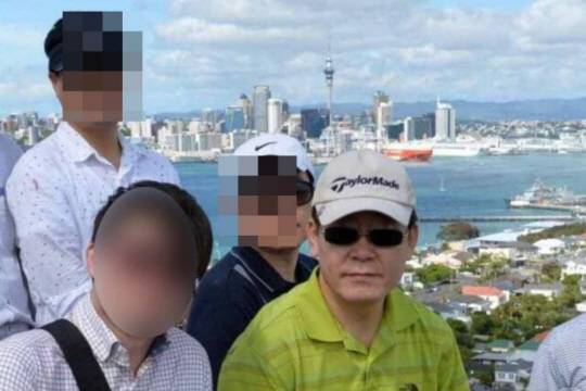 2015년 1월 이재명 더불어민주당 대표가 성남시절 시절 고(故) 김문기 성남도시개발공사 1처장, 유동규 도개공 기획본부장과 함께 뉴질랜드 출장길에 함께 찍은 사진. SNS 캡처