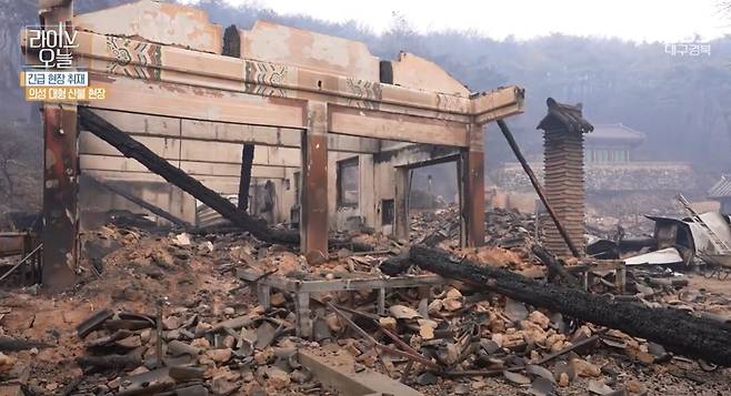 의성 산불로 인해 안평면 천등산에 위치한 운람사 사찰이 불에 탔다. [KBS경북]
