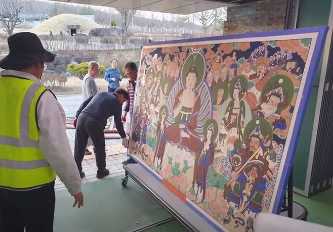 운람사가 소장하고 있던 아미타삼존, 탄생불, 신중탱화 등 문화재급 유산은 불길이 덮치기 전 근처 조문국박물관으로 옮겨져 소실을 피했다. [KBS경북]