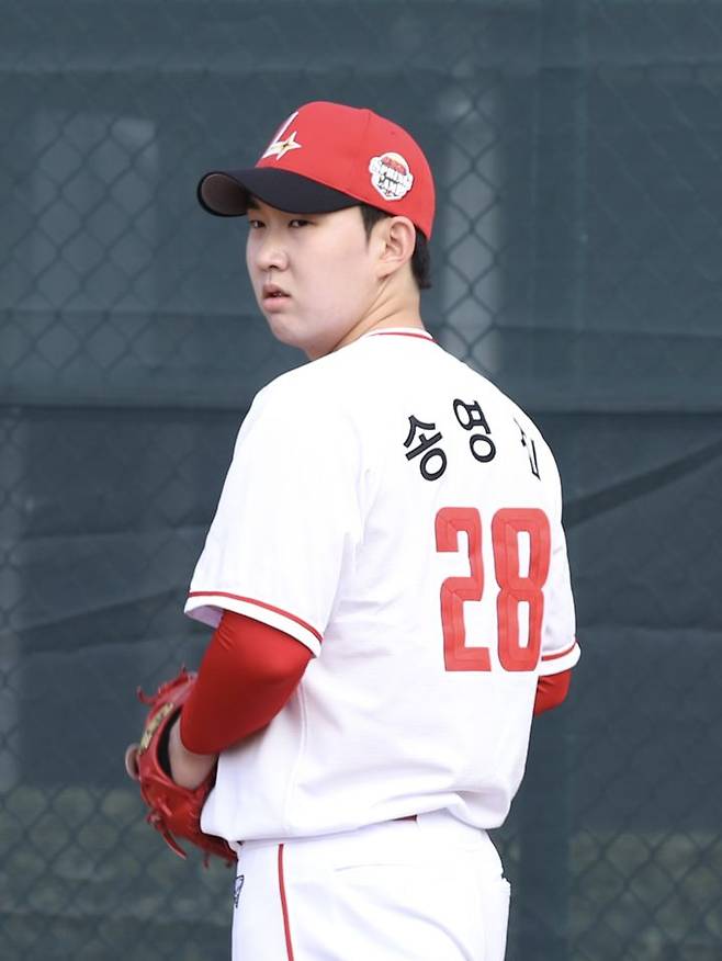 [서울=뉴시스] 프로야구 SSG 랜더스의 송영진. (사진 = SSG 랜더스 제공) *재판매 및 DB 금지