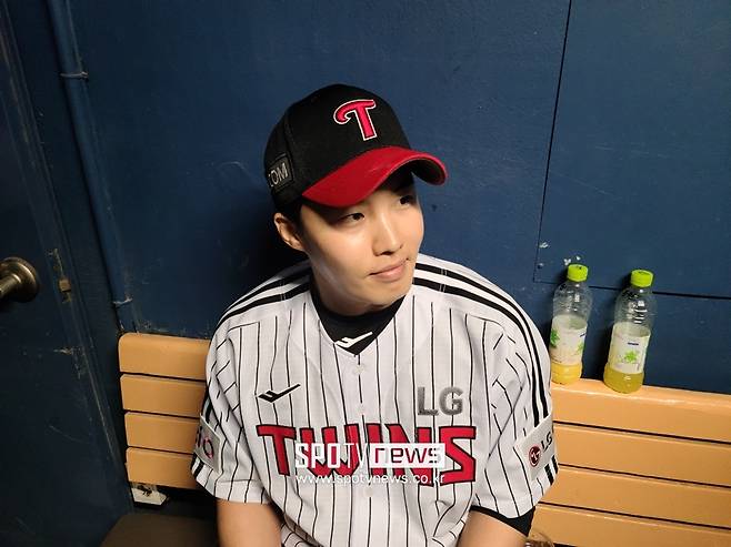 ▲ 경기 후 덕아웃에서 인터뷰하고 있는 임찬규 ⓒ 맹봉주 기자