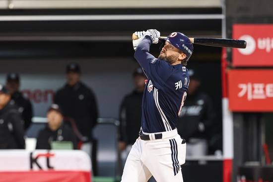 두산 베어스가 26일 수원 KT전에서 3대 2로 승리하면서 개막 3연패에서 탈출했다. 두산 베어스