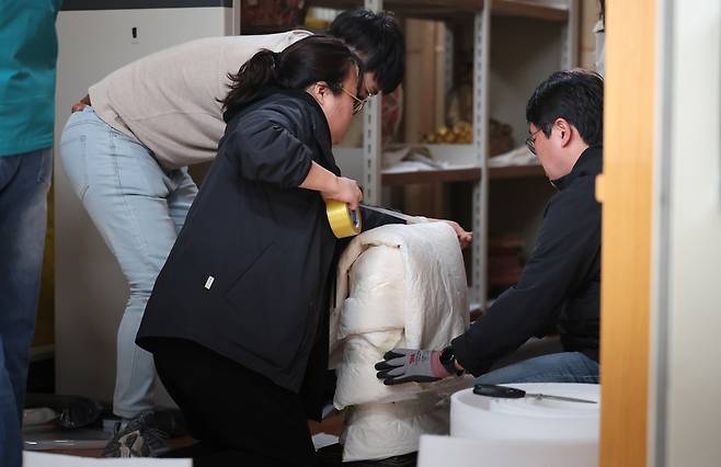 이동 준비 중인 봉정사 유물 촬영 천경환 기자