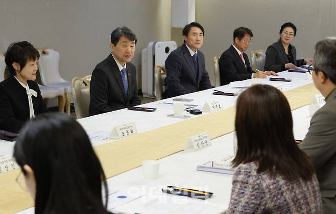 이주호 부총리 겸 교육부 장관이 작년 11월 26일 서울 종로구 정부서울청사에서 열린 교원3단체와의 교육정책 간담회에 참석해 발언하고 있다.(사진=뉴시스)