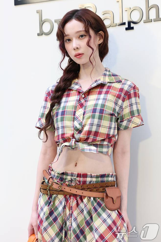 에스파 윈터가 26일 서울 용산구 폴로 랄프로렌 사운즈 한남 스토어에서 열린 오픈 행사에 참석해 포즈를 취하고 있다. ⓒ News1 권현진 기자