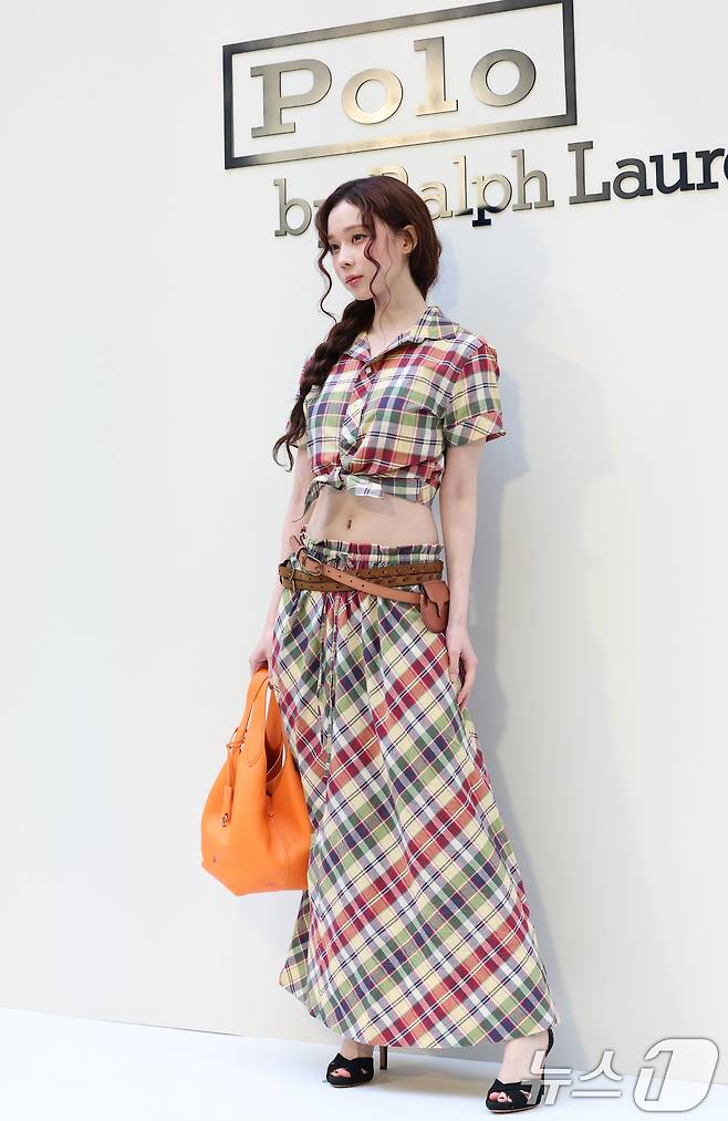 에스파 윈터가 26일 서울 용산구 폴로 랄프로렌 사운즈 한남 스토어에서 열린 오픈 행사에 참석해 포즈를 취하고 있다. ⓒ News1 권현진 기자