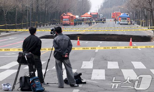 서울 강동구 싱크홀 발생 현장. 2025.3.25/뉴스1 ⓒ News1 김성진 기자