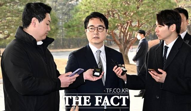 더불어민주당 소속 국회 외교통일위원회 위원들은 "청년들은 분노를 넘어 무력감을 느낀다"며 심우정 검찰총장 딸의 외교부 및 국립외교원 특혜 채용 의혹의 진상을 끝까지 규명하겠다고 27일 밝혔다. /임영무 기자