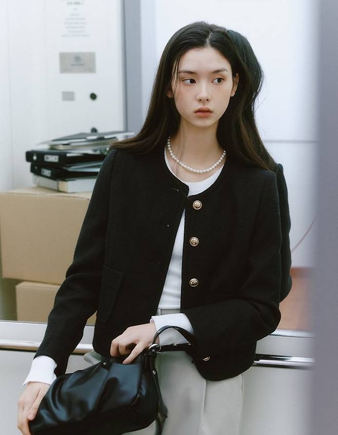 칼라리스 트위드 자켓. 로엠