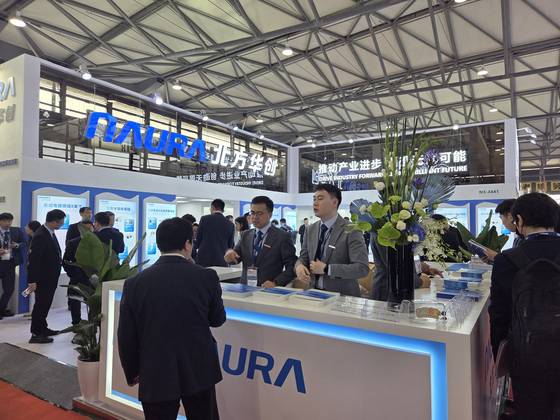 지난 26일 세미콘 차이나에서 참석한 중국 최대 장비업체 NAURA(북방화창) 전시관 모습. 독자 제공