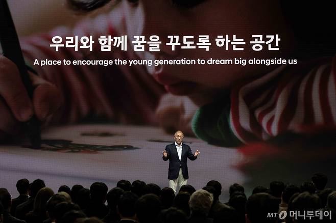 지난 1월 6일 현대차그룹 2025년 신년회에서 그룹 임직원들에게 새해메시지를 전하고 있는 정의선 회장. /사진제공=현대차그룹