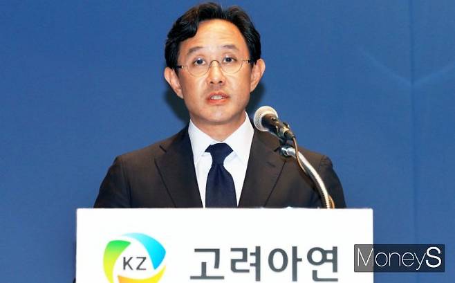 최윤범 고려아연 회장이 지난해 11월13일 서울 중구 남대문로 상의회관에서 기자회견을 하고 있다. / 사진=임한별 기자