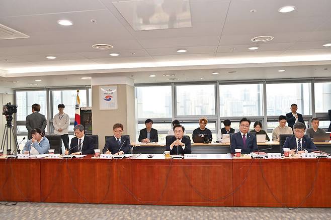 [홍성=뉴시스] 충남 지천댐 지역협의체 첫 회의 모습. (사진=충남도 제공) 2025.03.27. photo@newsis.com *재판매 및 DB 금지