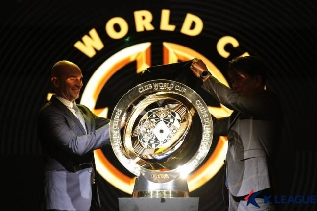 ▲ 잔니 인판티노 FIFA 회장은 "클럽월드컵은 클럽 축구의 정점이 될 대회다. 이전과 다른 규모로 재편한 이번 대회에 참가하는 모든 팀에 아주 큰 혜택을 줄 것"이라며 "우리는 클럽월드컵에서 발생하는 수익을 한 푼도 가져가지 않을 것이다. 상금은 모두 축구 발전에 쓰일 것이며 전세계 클럽 축구가 연대하는 계기가 될 것"이라고 밝혔다. ⓒ 한국프로축구연맹