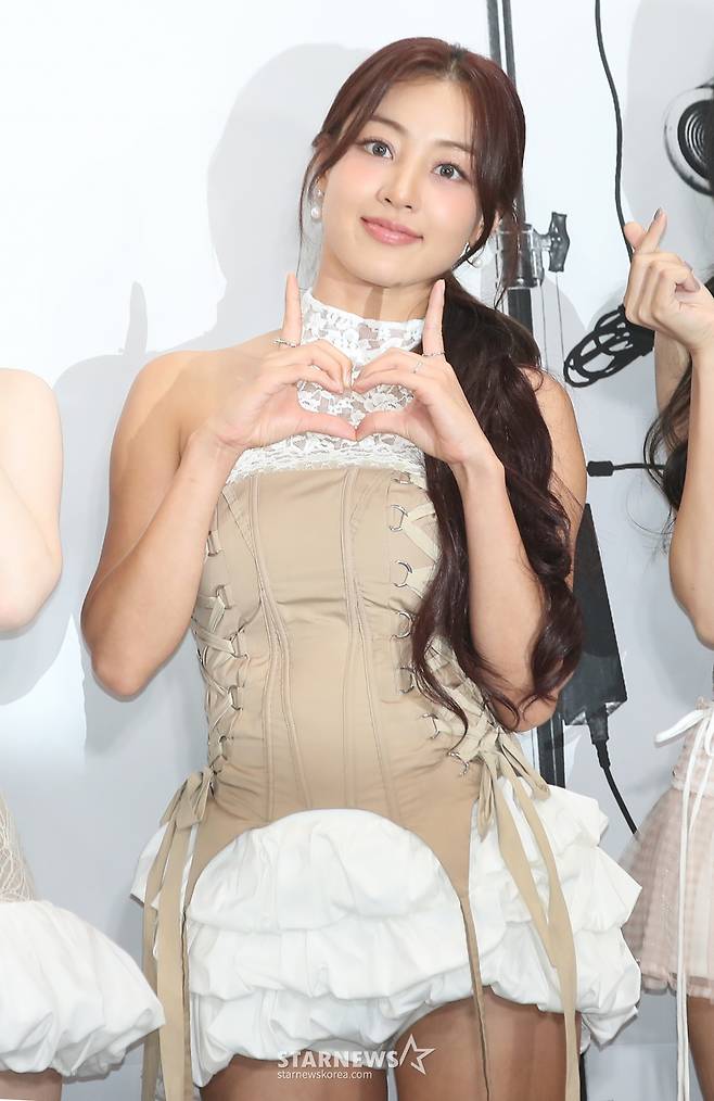 (서울=뉴스1) 권현진 기자 = 트와이스 지효가 30일 오후 서울 영등포구 여의도 KBS홀에서 진행된 '딴따라 JYP' 포토월 행사에 참석해 포즈를 취하고 있다. 2024.8.30/뉴스1  Copyright (C) 뉴스1. All rights reserved. 무단 전재 및 재배포,  AI학습 이용 금지. /사진=(서울=뉴스1) 권현진 기자