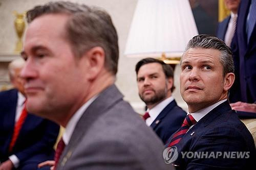 대(對)후티 공격 '민간 메신저 논의' 참여한 美 안보수뇌부 [AFP 연합뉴스 자료사진 재판매 및 DB금지] 왼쪽부터 마이크 왈츠 국가안보보좌관, JD밴스 부통령, 피트 헤그세스 국방장관