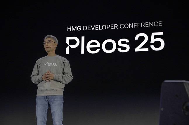 28일 서울 코엑스에서 열린 개발자 콘퍼런스 'Pleos 25'에서 송창현 현대차∙기아 AVP본부장 사장이 키노트 발표를 하고 있다./사진=현대자동차그룹 제공