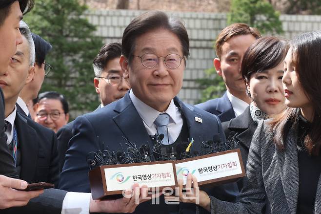 이재명 더불어민주당 대표가 지난 26일 서울 서초구 서울고등법원에서 열린 공직선거법 위반 사건의 항소심 선고에 출석하고 있다. (사진=이데일리 이영훈 기자)